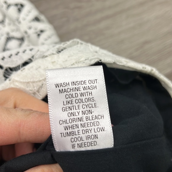 Apt. 9 Women’s Off White Lace Overlay Black Sleeveless Dress- size XL - Picture 6 of 7